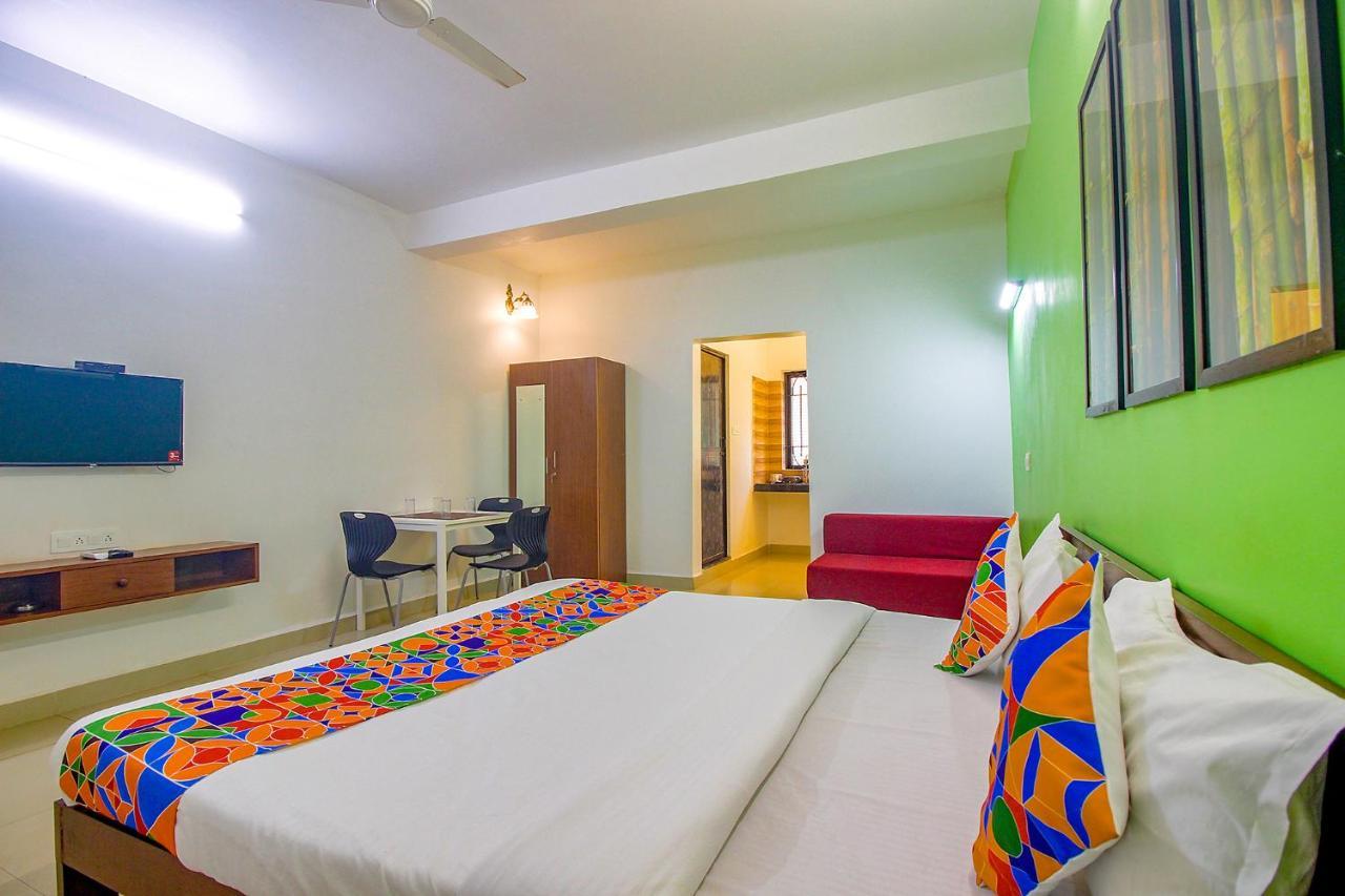 Fabescape Sk Studios With Pool & Gym, Arpora Eski Goa Dış mekan fotoğraf