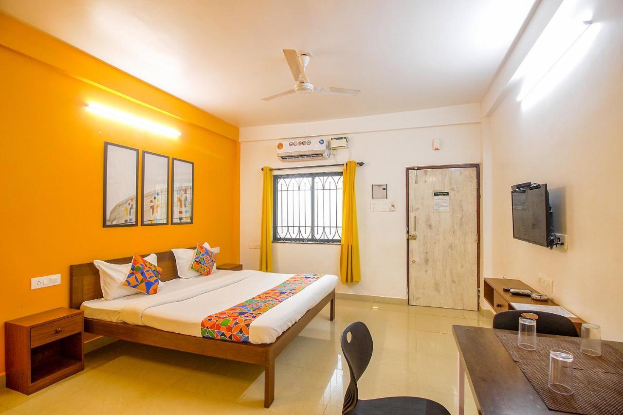 Fabescape Sk Studios With Pool & Gym, Arpora Eski Goa Dış mekan fotoğraf