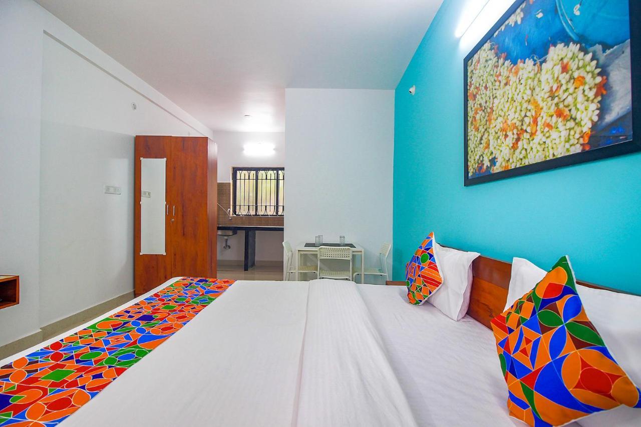 Fabescape Sk Studios With Pool & Gym, Arpora Eski Goa Dış mekan fotoğraf